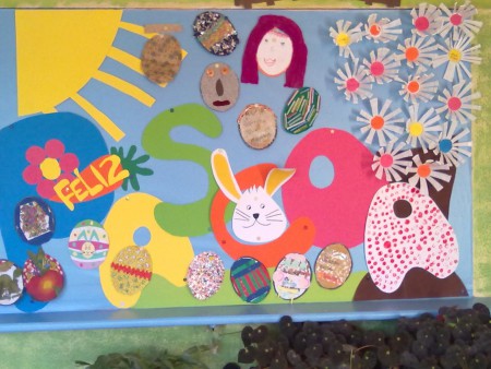 Painel da Páscoa elaborado nas aulas de Expressão Plástica na Ribafria